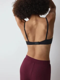 BODY MAKE-UP ESSENTIALS
