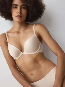 BODY MAKE-UP ESSENTIALS