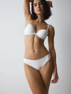 BODY MAKE-UP ESSENTIALS